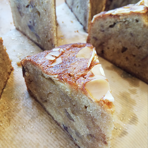 季節のフルーツを使ったパウンドケーキ